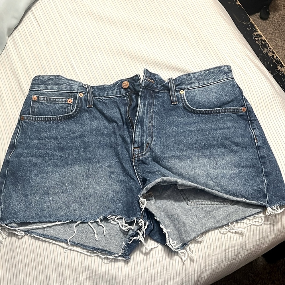 Madewell women’s cut off shorts